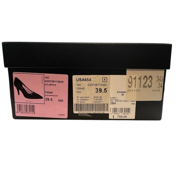 CHANEL Escarpins Interlocking CC Logo Pumps Navy Blue Size 39.5EU, 9.5US - Picture 15 of 15
